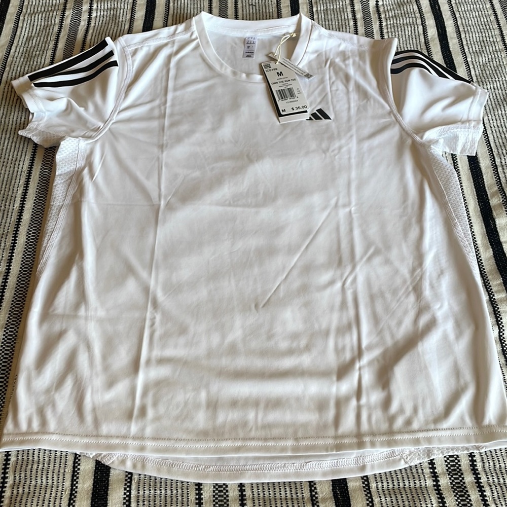 Adidas women’s on the tee run medium white
